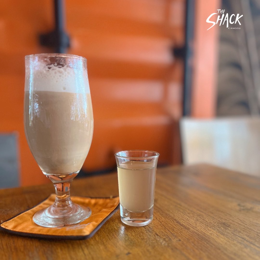 Oh Coffee We are so good together 😍 . . 📍The Shack Canggu Jl. Padang Linjong, Canggu. +6282140018929 #theshackcanggu #canggubali #canggucommunity #canggurestaurant #canggu #balicanggu #canggurestaurants #canggucafe #canggufood #cangguguide #balipromo #coffee #icedcoffee