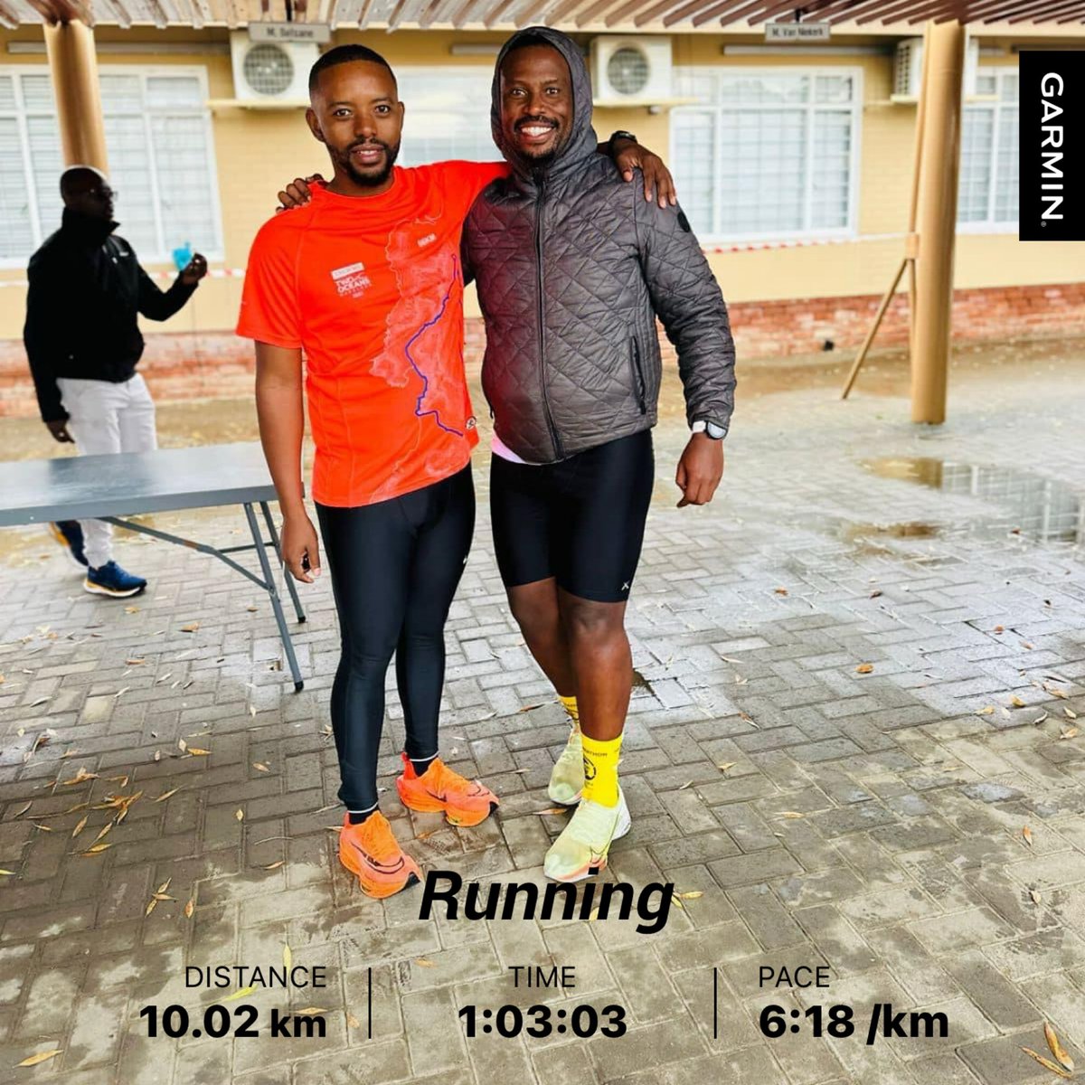 zamalekhula's tweet photo. #ZamaLeBus #MedalMonday #LemoMallMarathon Never Skip Monday #NoCurbs #NoSugar #NoAlcohol Road To @ComradesRace This Weekend Is #PentagonPistol #32km #RunningWithTumiSole #TrapnLos #Ipaintedmyrun #runner #MondayMotivation #BeatYesterday #RunningMan #runningwithtumisoleac https://t.co/W4POueODWu