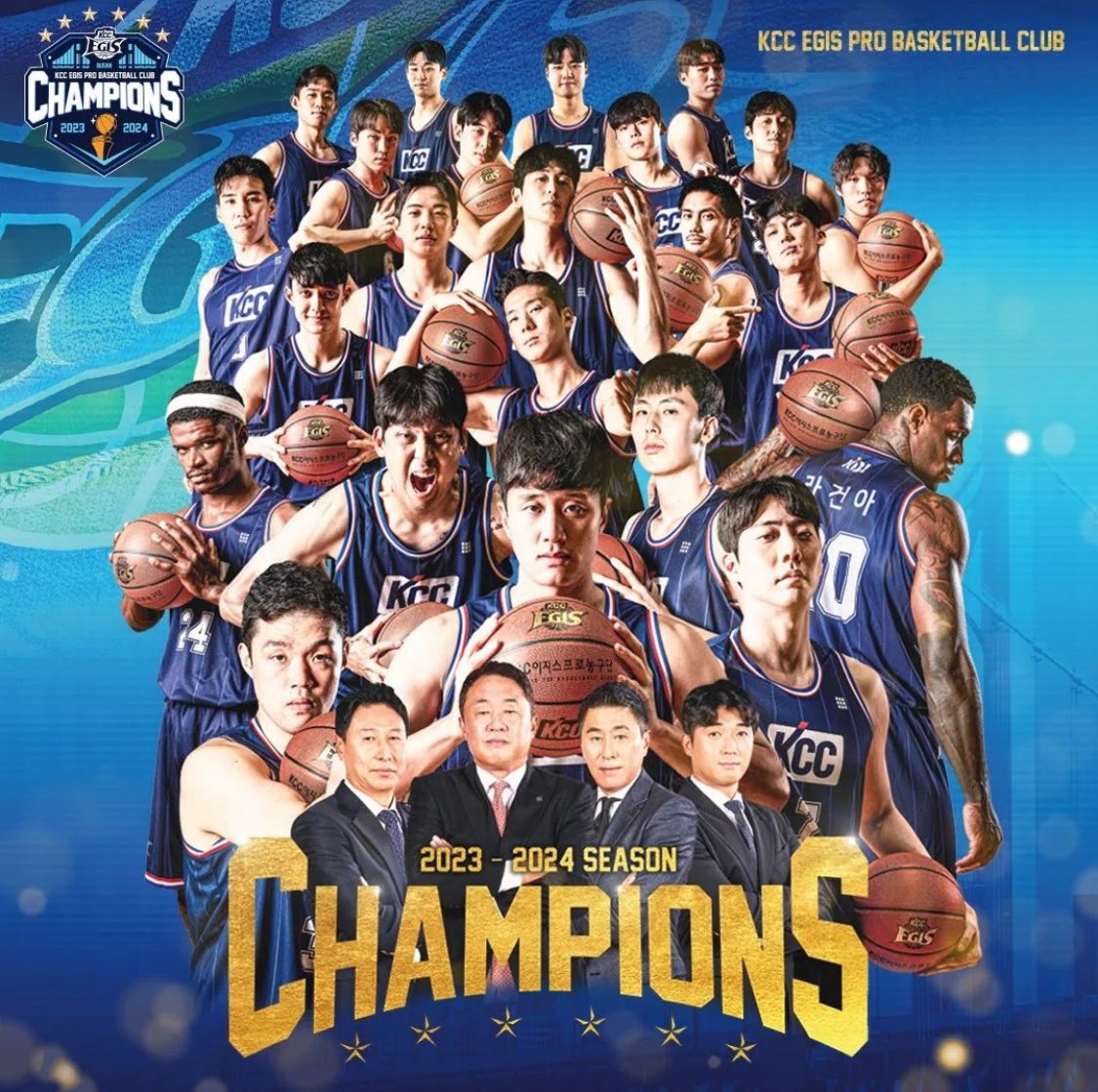 RT이벤트

⚽️키스 더 그라운드⚽️
알티 추첨 한분 전권 보내드립니다🎶

우리팀 13년만에 우승🏆해서
자랑하려고 여는 이벤트🎶🏀💙💙💙

우주에서 축구 제일 잘하는 윤차현 생일 
5/10에 당발

KCC 이지스 우승 축하
윤차현 생일 축하 겸사겸사합니다