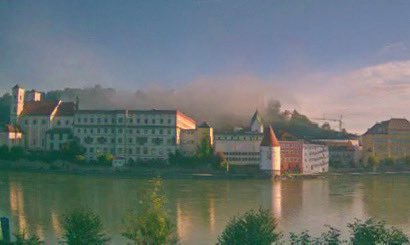 Guten Morgen, Kapstadt-Flair in Passau. Wenn Wolken vom Georgsberg herabsteigen wie vom Tafelberg in der Küstenstadt an der Südspitze Afrikas.