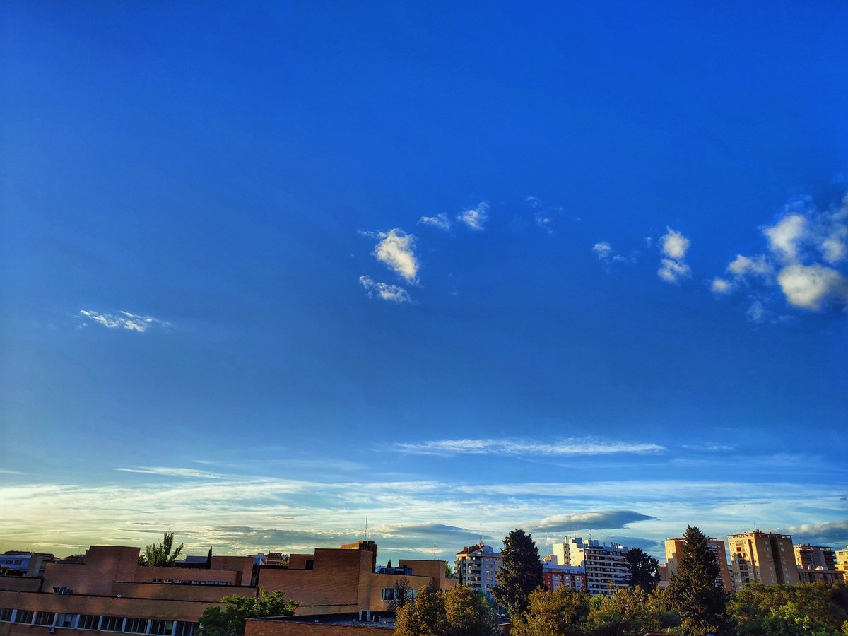 Amaneceres
.

.
#buongiorno #goodmorning #buenosdias #pics #nubes #cielos #foto #instalove #photography #fotografia #instagood #blue #clouds #picoftheday #cloud #cloudscape #fotografia  #cielo #sky   #photographie #instagram  #insta #bonjour  #primavera #morning
#amanecer