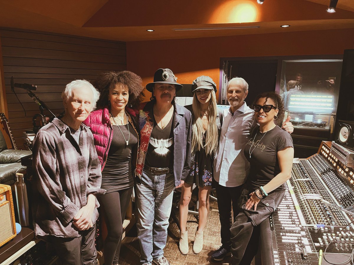 Blessed day doing what I love with the greatest humans and musicians around me 🙌🏻❤️ @SantanaCarlos @Drumstress @rhondasmithbass @RobbyKriegerArt #eddiekramer
