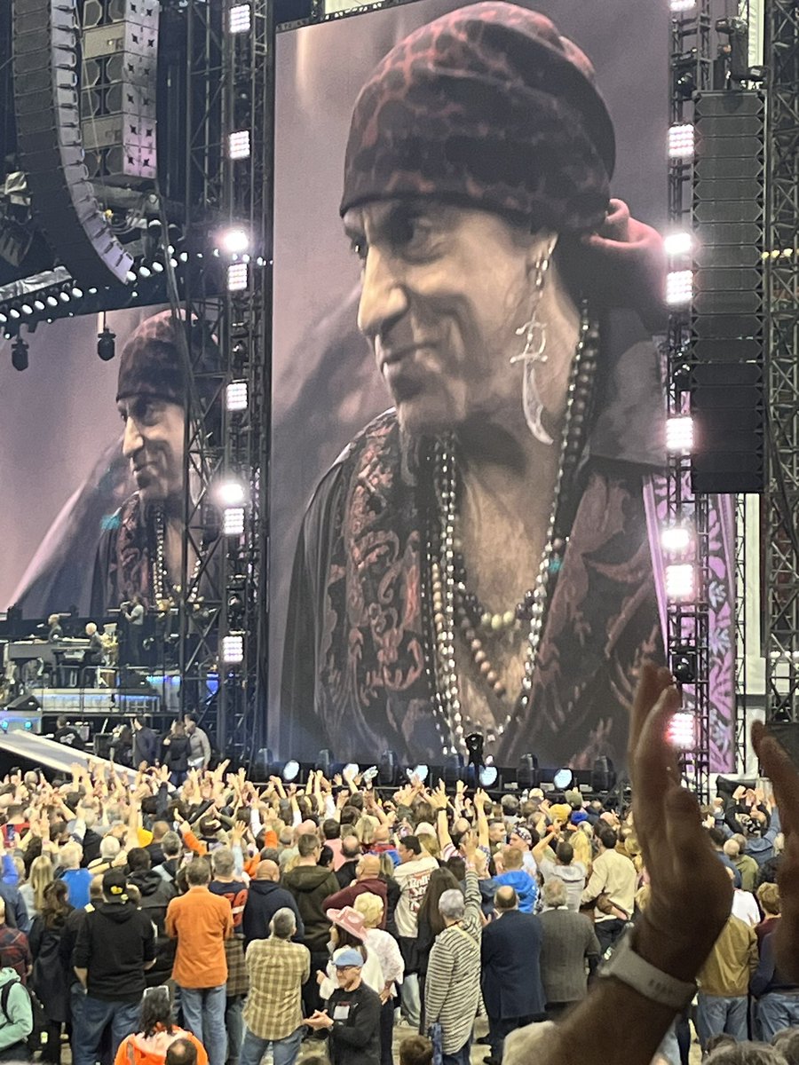 Thank you @StevieVanZandt and the E Street Band for an amazing concert last night in Cardiff 🏴󠁧󠁢󠁷󠁬󠁳󠁿