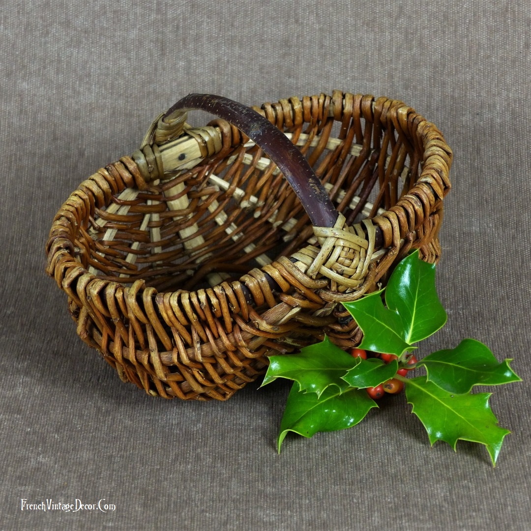 Vintage French Child's Gathering Basket
frenchvintagedecor.com/listing/130015…

#wickerbasket #woodlandcrafts #forestschool #natureconnection #childrensgifts #cottagestyle #basketry #rusticdecor #etsyseller #thevintagefrenchfarmhouse #outdoorliving #frenchvintagedecor