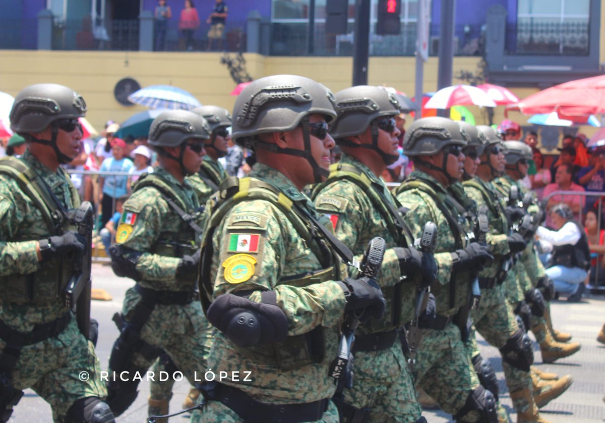 #Infanteria desfila en las calles de puebla.