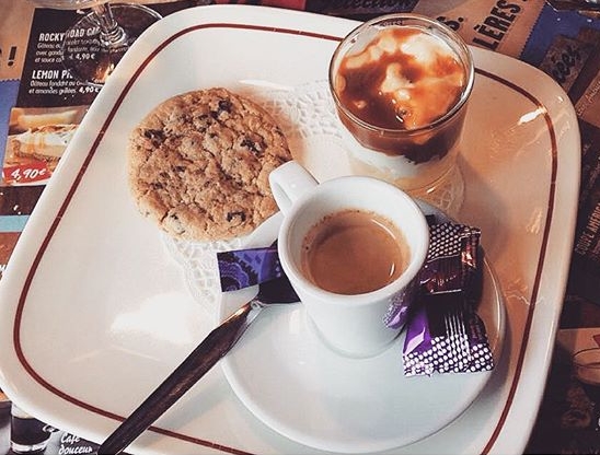 LDesign's tweet image. NYC mornings are made for coffee. ☕️ #everythingbagel #coffeelover #BreakfastClub