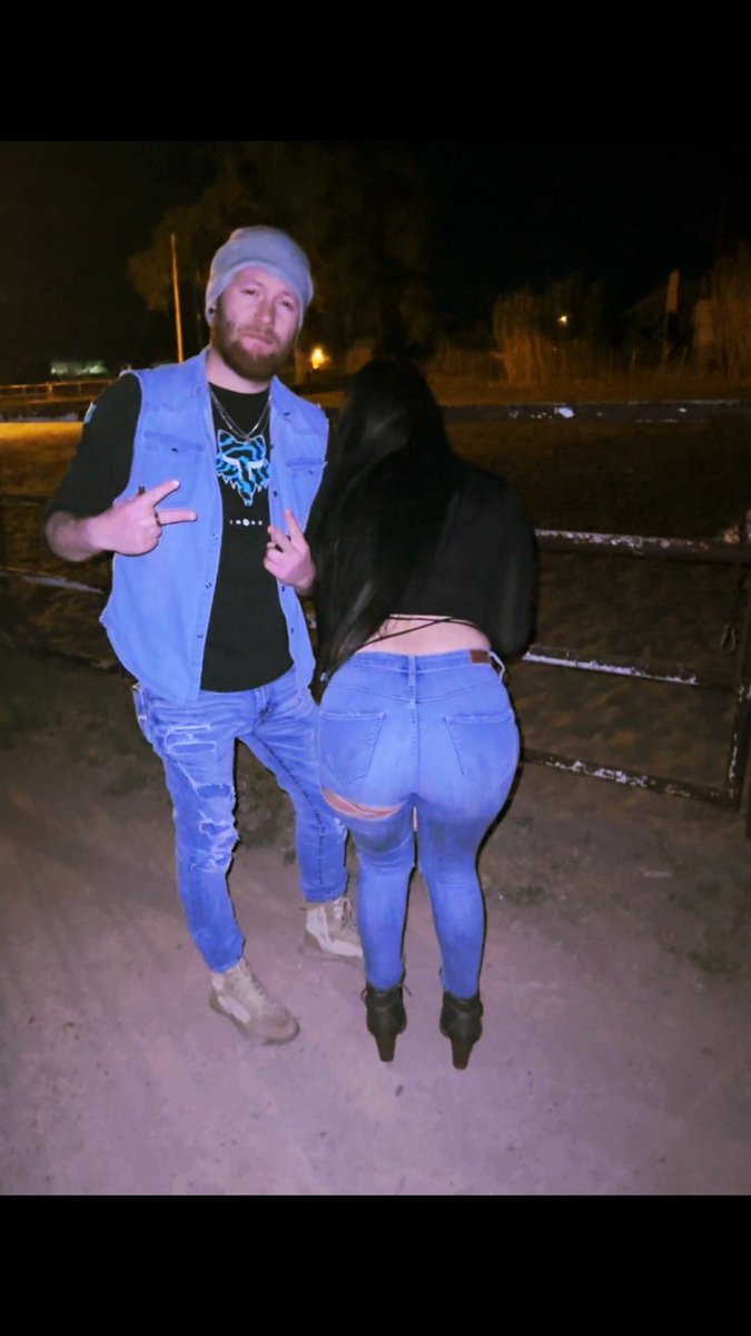I had one too many Coronas and my ass TKO’d my jeans 😭🇲🇽