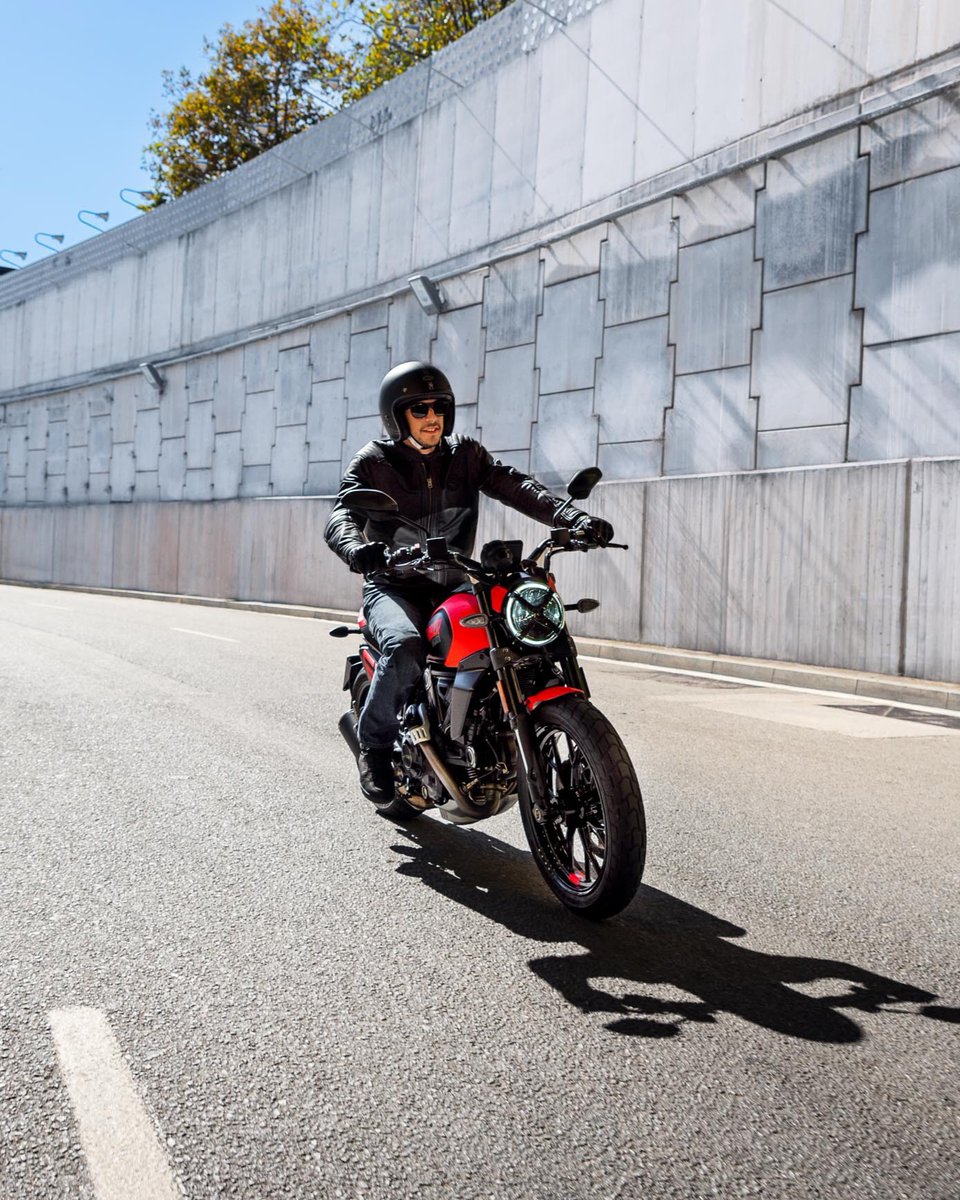 Ridin' easy! This is the true Scrambler experience.

bit.ly/DIN_Scr_Icon2G
#NextGenFreedom #ScramblerDucati #FullThrottle #ScramblerFullThrottle