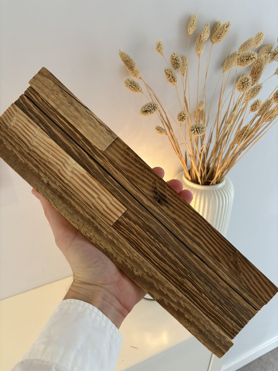 Audrini_Living's tweet image. Time to upgrade home this bank holiday? 🤔 Let real wood elements to elevate your interior! shorturl.at/pvF78 #paneling #interiordesign #featurewall #homeinspo