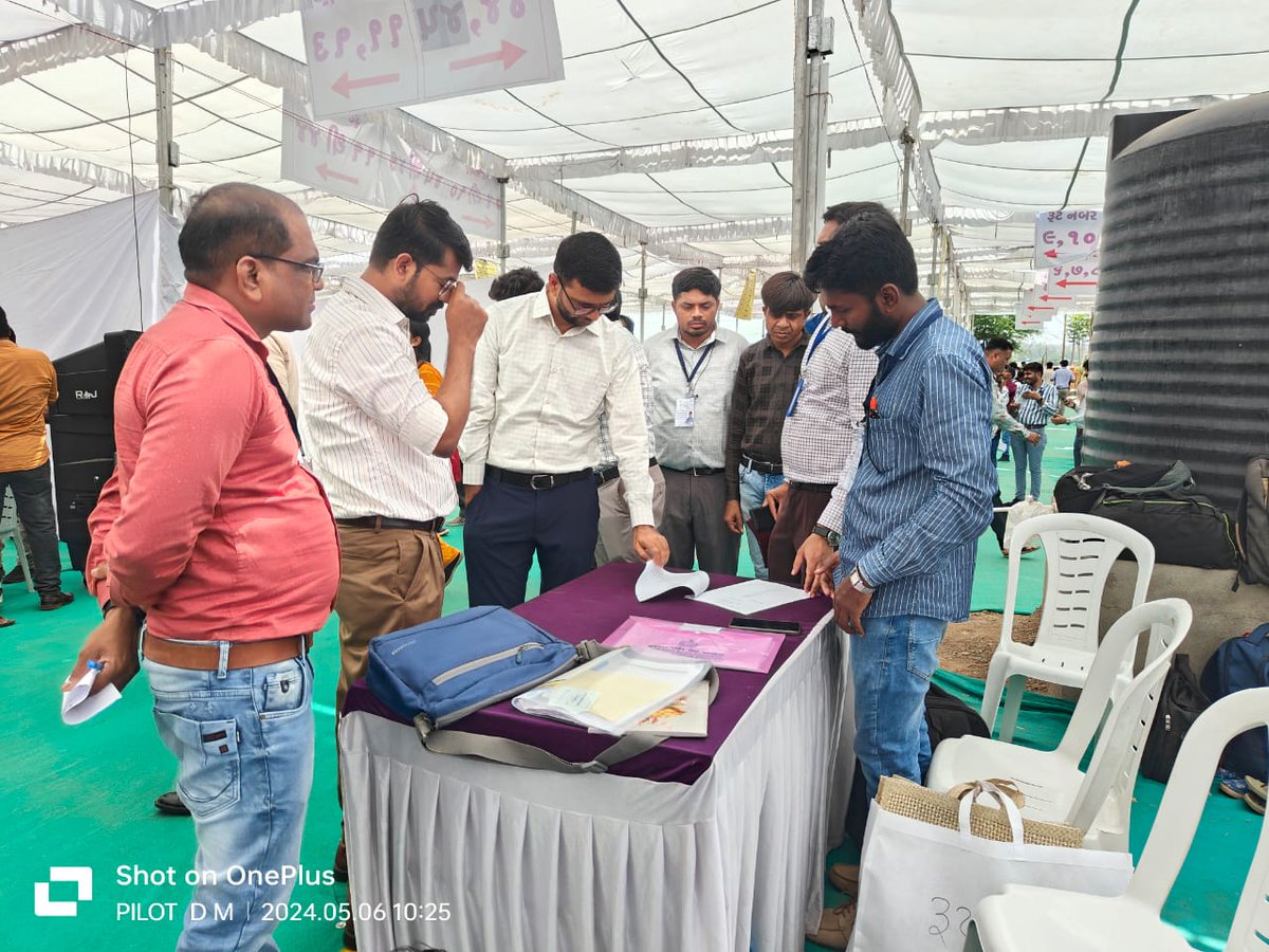 21- છોટાઉદેપુર (અ.જ.જા) સંસદીય મતવિસ્તારમાં સમાવિષ્ટ ૧૩૭- છોટાઉદેપુર, ૧૩૮- જેતપુર વિધાનસભા મતદાર વિભાગના ડીસ્પેચીંગ સેન્ટરની મુલાકાત લઈ મતદાન સ્ટાફને અપાતી સ્ટેશનરી તેમજ રૂટના વાહનોની વિગત મેળવી.<a href="/ECISVEEP/">Election Commission of India</a> <a href="/CEOGujarat/">Chief Electoral Officer, Gujarat</a>