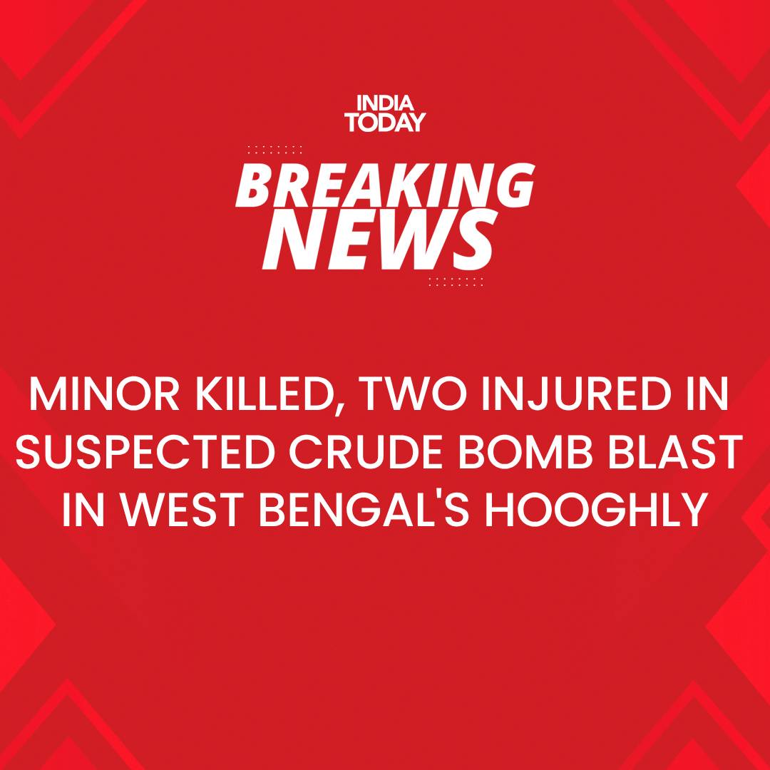 #Breaking: Minor killed, two injured in suspected crude bomb blast in West Bengal's Hooghly. 

Read more here: intdy.in/fcwvya

#WestBengal #BombBlast #ITBreakingCard