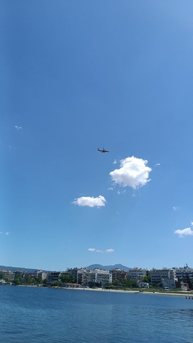 Καλημέρα υπέροχα πλάσματα...όσα ταξίδια και αν κάνουμε, είτε με τα ΜΜΜ, είτε με το μυαλό ,η ♥️ μας οδηγεί πάντα στον ένα και μοναδικό προορισμό....σε αυτόν , ή, σε αυτήν