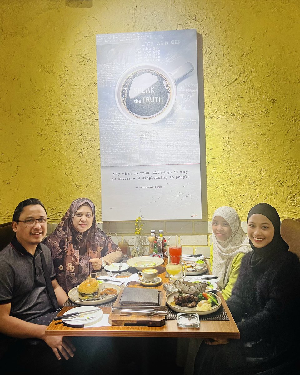 razlinfm's tweet photo. Celebrating my birthday last weekend with family and twin may bestieq ✨🎂 https://t.co/e6n2ltoiDc