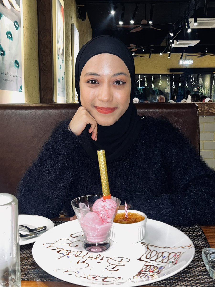 razlinfm's tweet photo. Celebrating my birthday last weekend with family and twin may bestieq ✨🎂 https://t.co/e6n2ltoiDc