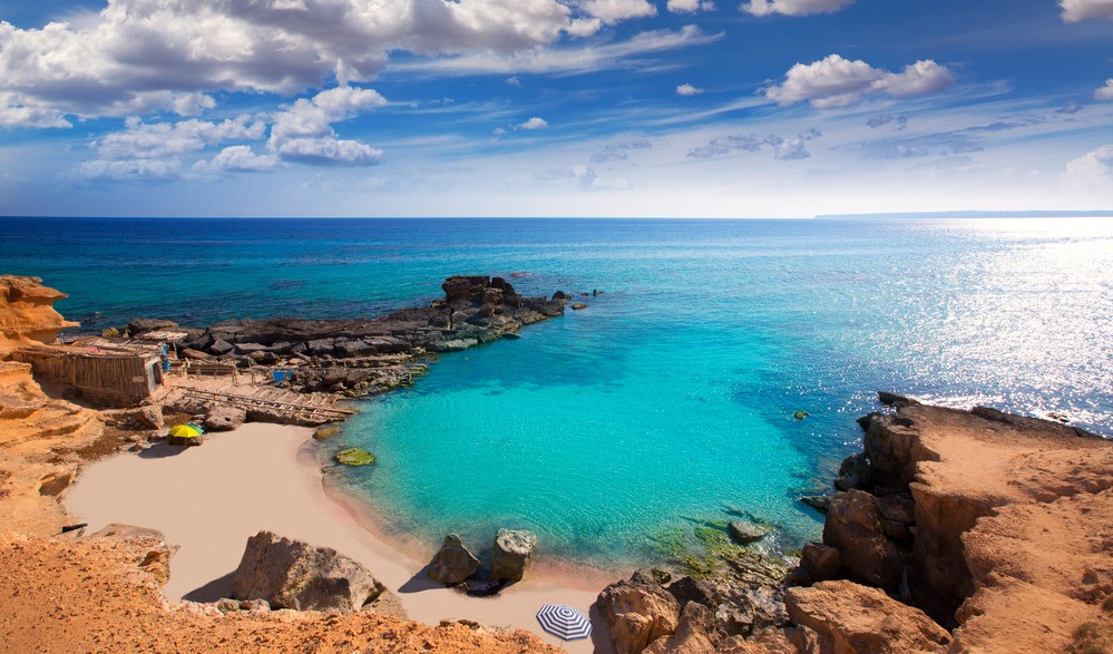 Good morning #Monday!💙

 'There is always light. If only we're brave enough to see it. If only we're brave enough to be it.' 

—  Amanda Gorman

#YouDeserveSpain #VisitSpain #Formentera #GoodMorning #BuenosDías #HappyMonday #FelizLunes #HappyNewWeek #FelizSemana #BuenosDíasMundo