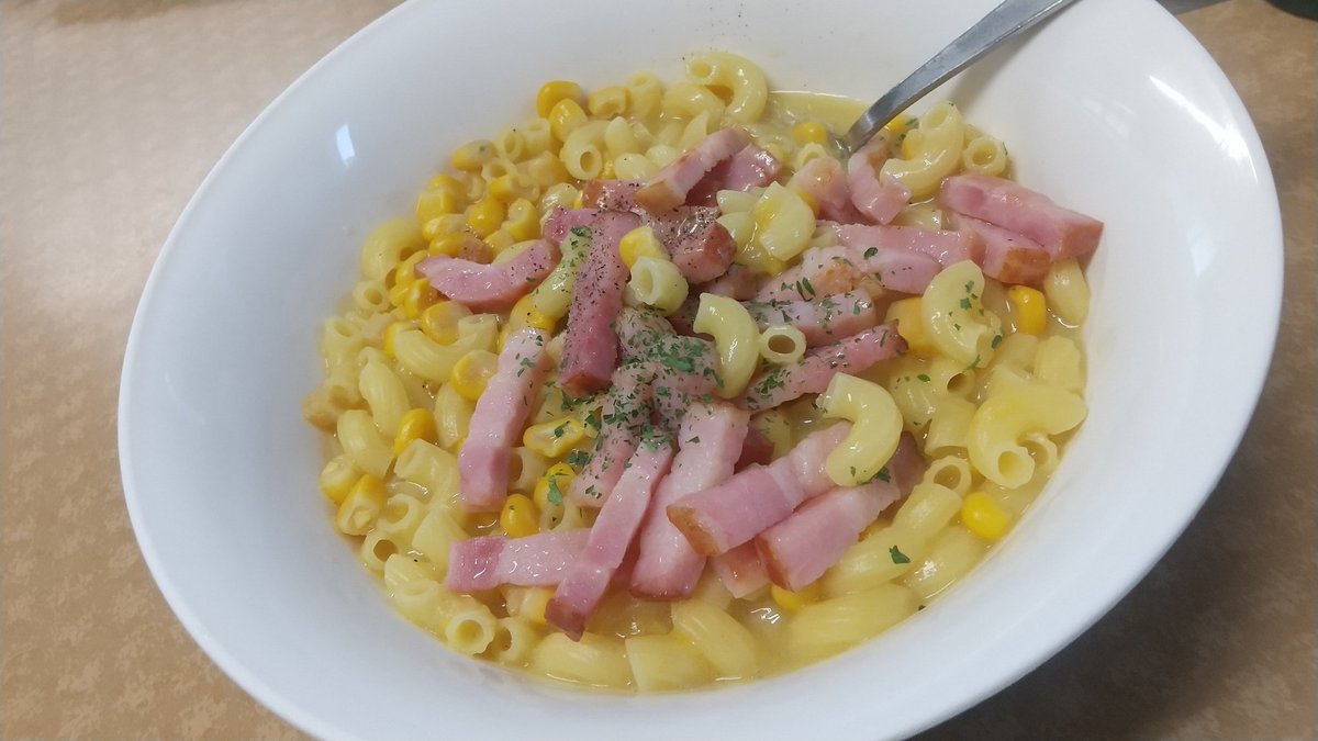 今日は朝から
天気がイマイチ
幸田サーキットに
行くはずでしたが
自走なので
キャンセル。
お昼ご飯は
マカロニを茹で
スープパスタです。
コーンスープをベースに
ベーコンと乾燥パセリを
トッピング。
#男飯
#バイク