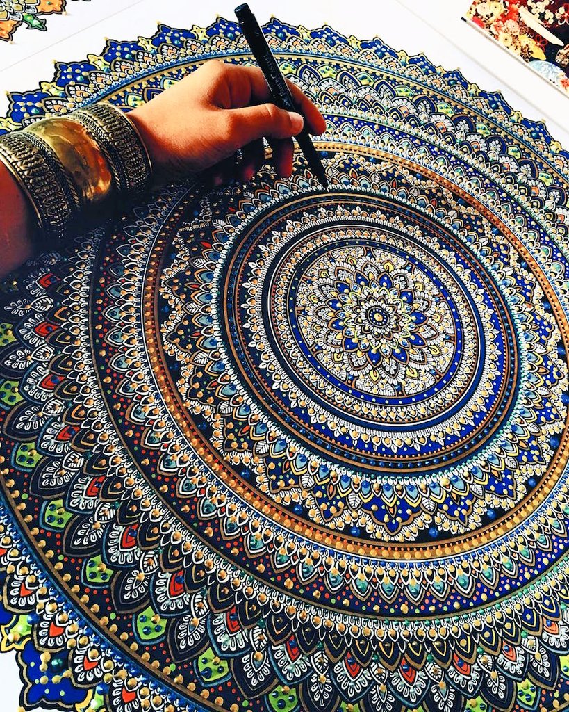 UK-based Yemini artist Asmahan A. Mosleh, known for her hugely intricate mandala artworks #womensart #Monday