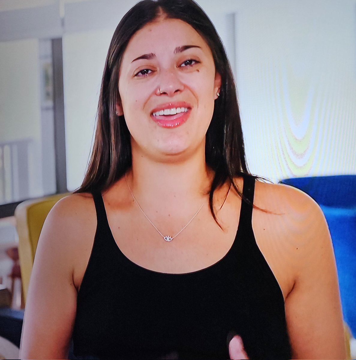 Loren fake crying about how her plastic surgery is going to be good for her family is sending me. The desperation for a storyline is palatable. 🙄
#90DayFiance
#90dayfiancehappilyeverafter