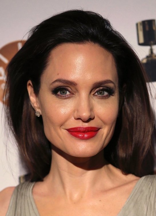 #AngelinaJolie