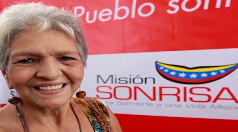Presidente, @NicolasMaduro,  anuncia relanzamiento de la Misión Sonrisa

#LasSancionesNoNosDetienen  
#YoSoyDeAquí 
rnv.gob.ve/prensa/?p=3772…