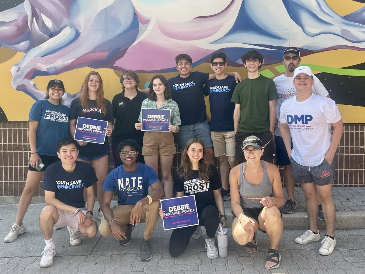 We had a great time at the University of Central Florida registering young voters! A special shout out to @nateforflorida for joining us! We can’t wait to see you in the Florida House! And a huge thank you to @CollegeDems, @collegedemsfl, @DemsUCF, @hsdemsfl, @MaxwellFrostFL,…