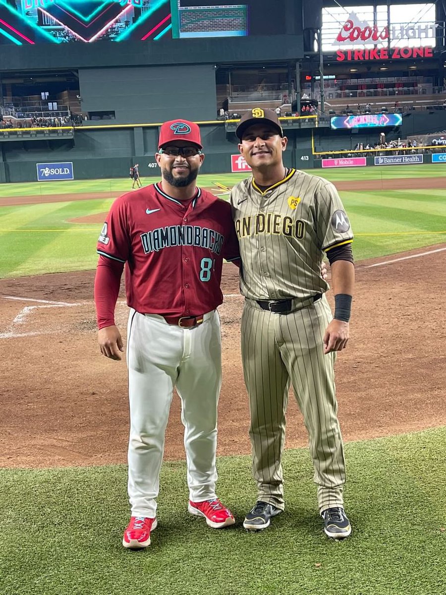 Jhonatan y Donovan Solano, siguen dejando el nombre de Colombia en lo más  alto del béisbol, Jhonatan como Bullpen Coach de Arizona, Donovan como  nuevo jugador de los Padres de San Diego.