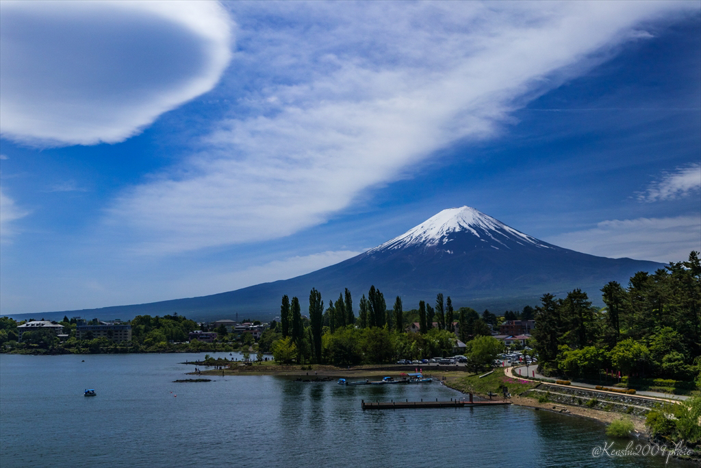湖畔から眺める富士山🗻

#写真好きな人と繋がりたい #EOSR6 #カメラ好きな人と繋がりたい #東京カメラ部 #ファインダー越しの私の世界 #キリトリセカイ #スナップ写真