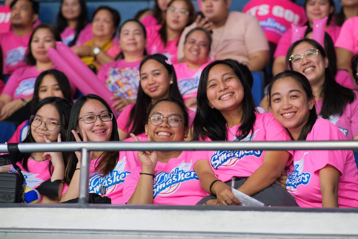 All for the love of Rebisco Teams 💖🧡 Let’s go Creamline and Criss Cross!!