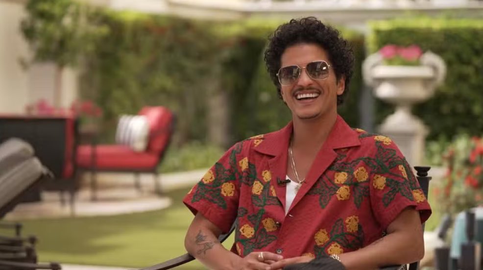 BrunoMarsAccess's tweet photo. “A energia no Brasil é diferente, tão diferente que irei passar meu aniversário lá, avisem que é o aniversário brasileiro do Bruno.” — Bruno Mars em entrevista para o Fantástico. https://t.co/TzJwf7Lbk4