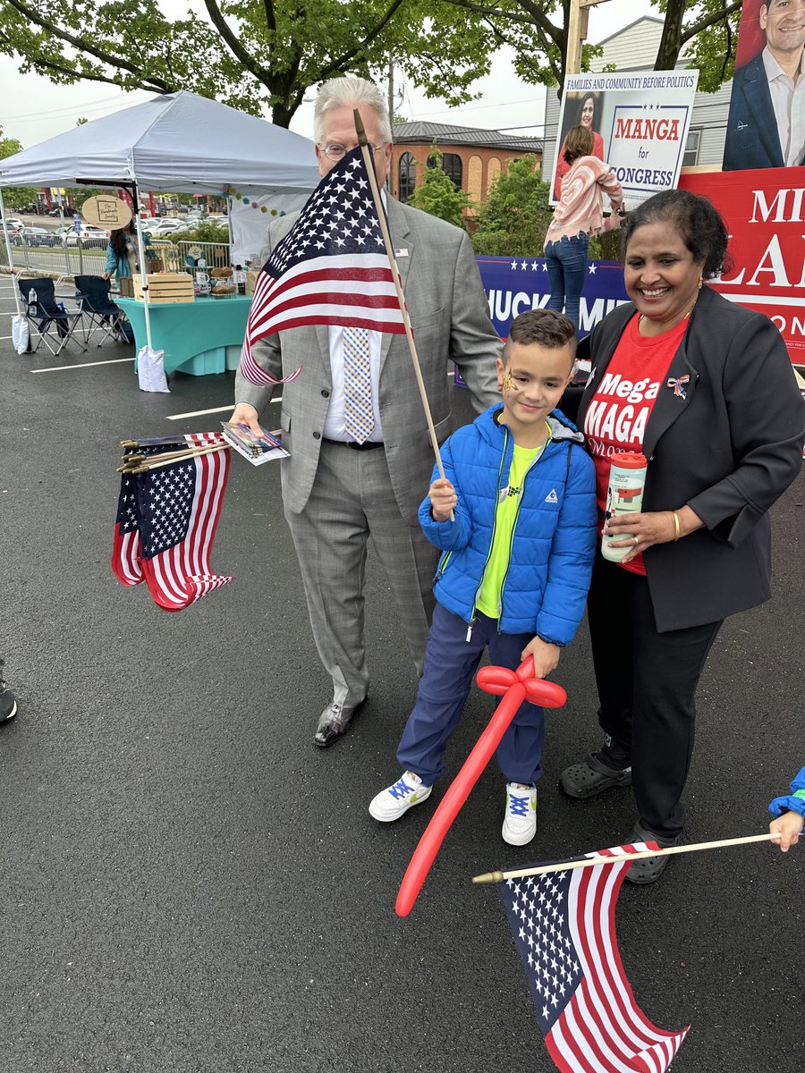 The rising little patriots!!! The best moments at Latino Festival at Leesburg this afternoon when these two kids asked for American Flag and started waving with pride!! God Bless America! Our legal immigrants are our rising stars! 💖💖