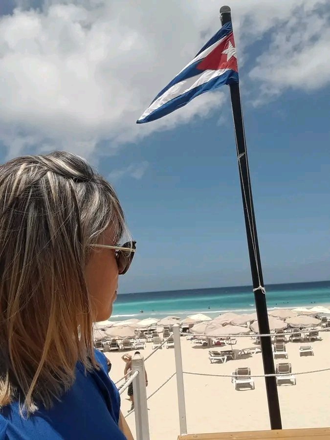 Está foto, de una publicación de @ShadowsOfGreys, ha superado los 7500 like en faceBook, quiero esa misma cantidad de RT para poner mucho más alto la bandera que no será jamás mercenaria.#Cuba