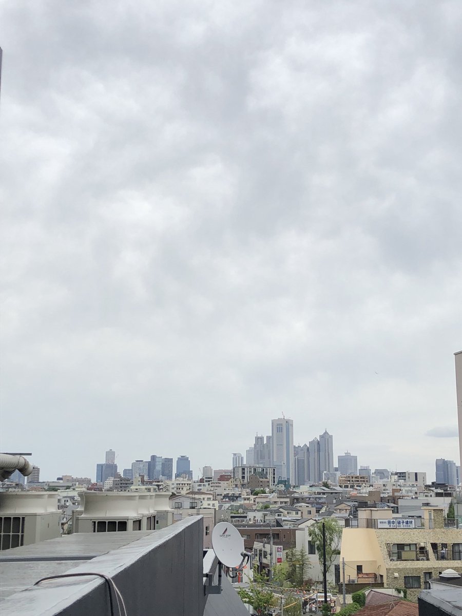 お天気は下り坂です！ 明日は雨模様☔️ 体調にお気をつけください！ #新宿副都心