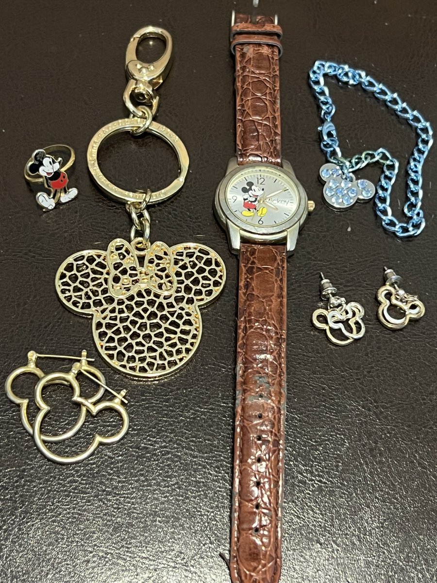 Disney #JewelryLOT #MickeyWatch Bracelet Earrings #Minnie Keyring FREE SHIP 

#junkdrawer #disneyjunkdrawer #disneyjewelry #disneyfashion #collectibles #mickeymouse #mickey #ebayfinds #ebaylots 

ebay.com/itm/2667982622… #eBay via @eBay