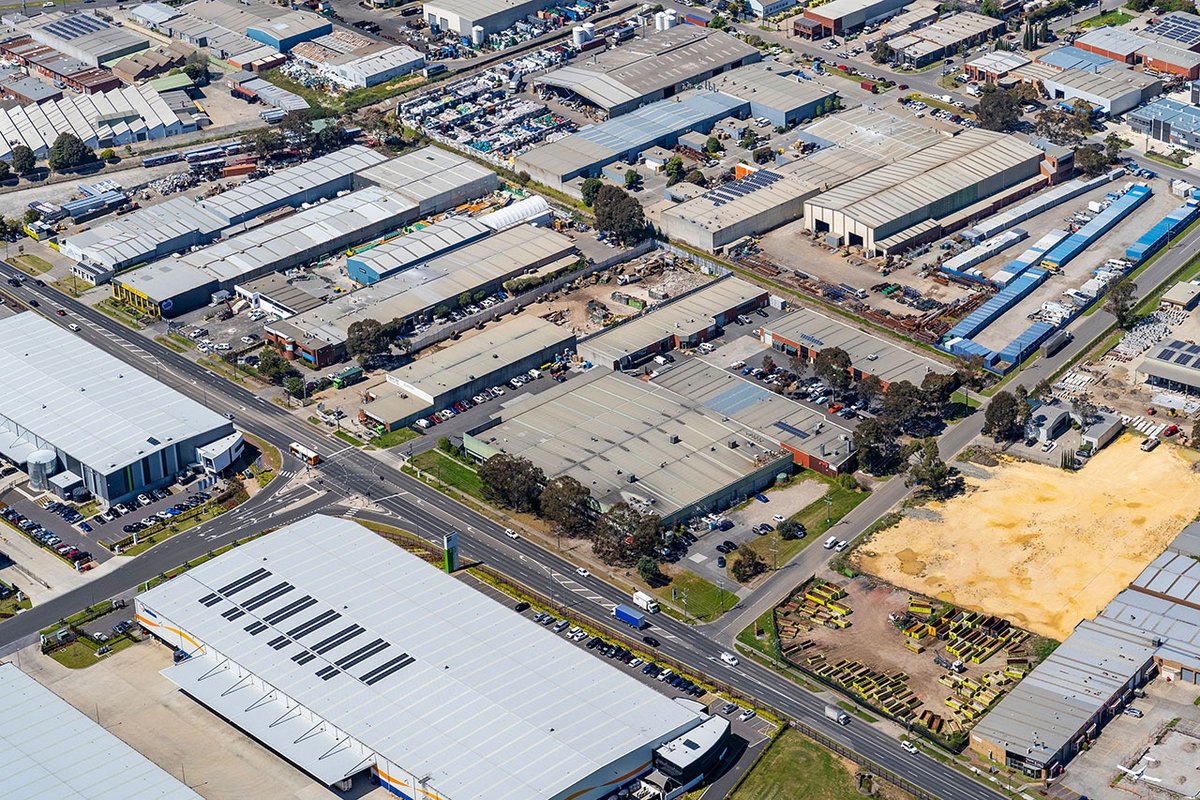 ASX-listed Abacus Storage King (ASK) has swooped on a long-term Mr Donut site in Melbourne’s south-east bayside region, paying $13 million for the vacant facility. #selfstorage #alternativeinvestments #alternativerealestate #CRE #commercialrealestate

australianpropertyjournal.com.au/2024/05/05/aba…