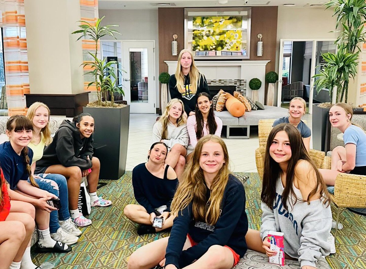 Ella Bears tweet media