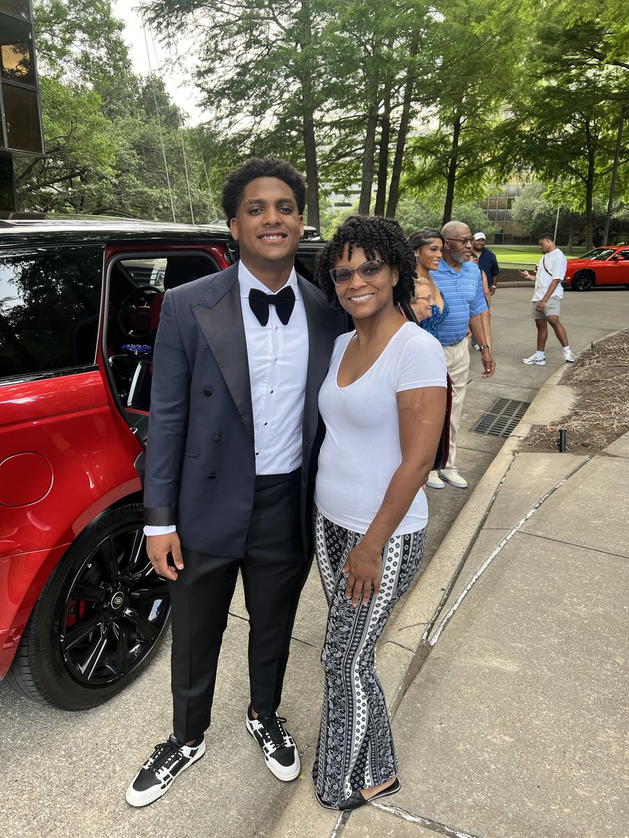 Zion went to Prom this weekend and I have to say he looked so handsome! I’m so proud of my baby!!! #schs
#creekboyz #gocoogs
@ziontaylor2024