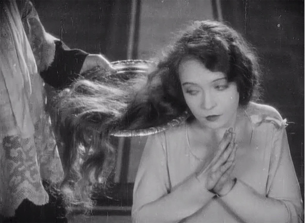 'if you haven’t seen much of her work, you might be wondering where to start' - Silents are Golden's Lea Stans shares 7 Remarkable Lillian Gish Films #TCMParty #silentfilm classicmoviehub.com/blog/silents-a…