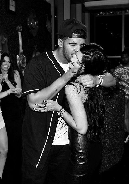 Stillkeepingup's tweet photo. Oh just found this when Kylie was 16 and Drake 26 at the time, talk about “I never looked twice at a teenager” #theheart #drake #Kendrick #theheratpart6 https://t.co/xYGrZg6HRZ
