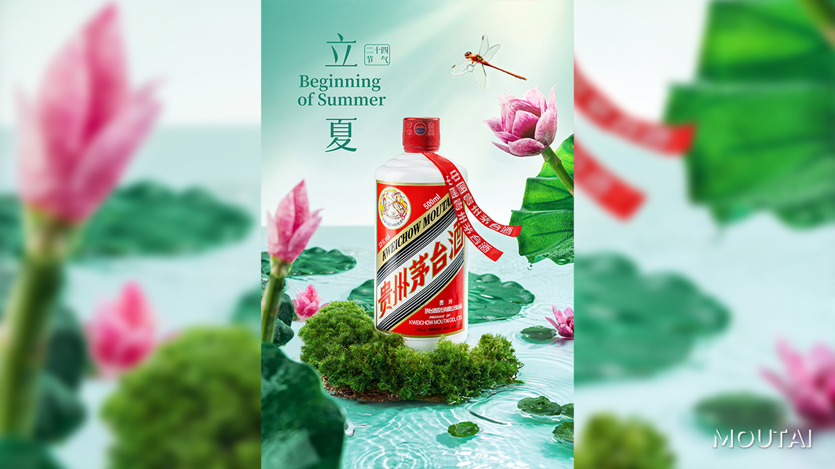 The Beginning of Summer signifies the start of #Moutai’s 4th round of liquor collection. After previous rounds of fermentation, the growth and metabolism of various microorganisms have stabilized, giving this batch of liquor a more balanced and smooth character. #MoreSolarTerms