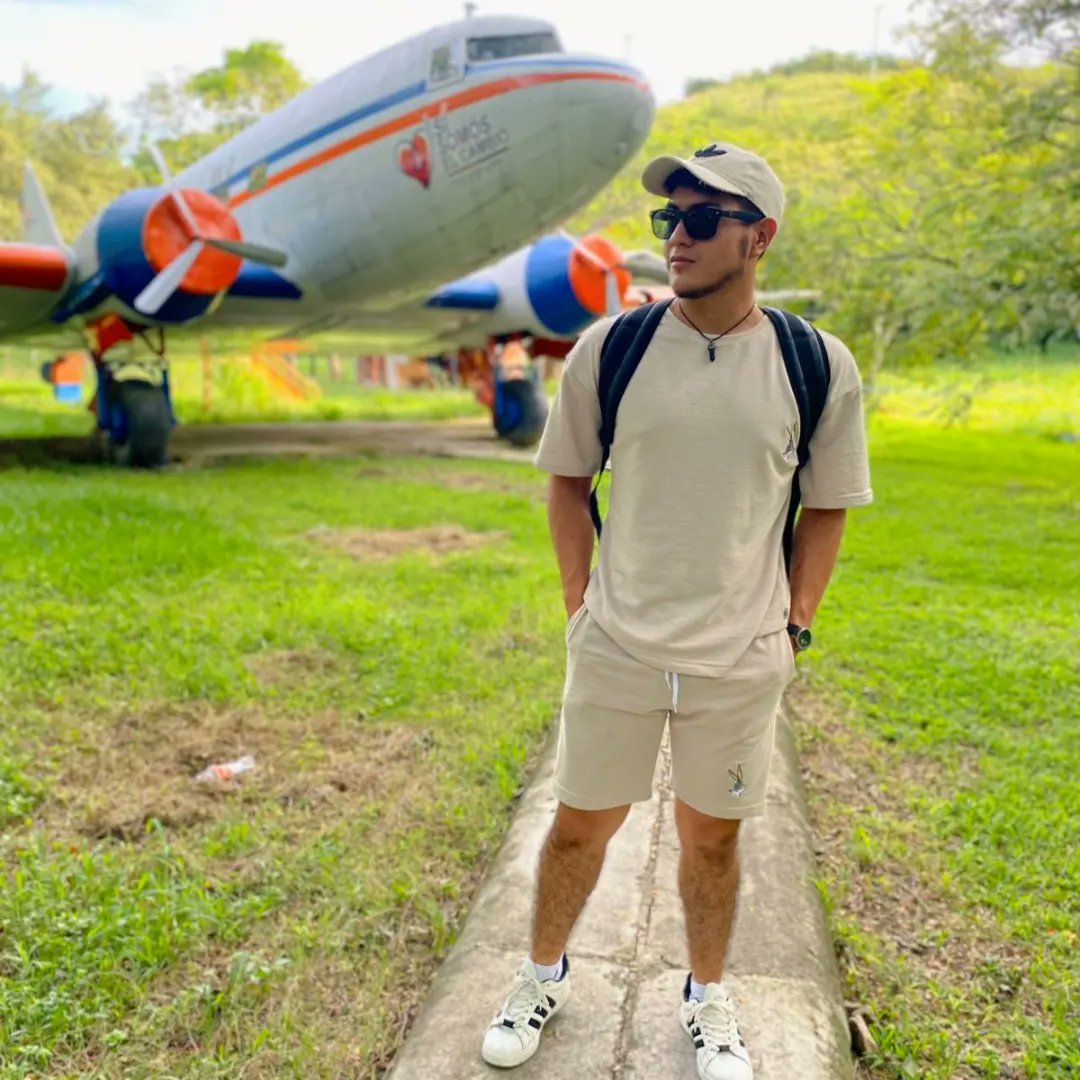 Juanjoven02's tweet photo. Traveling💚 https://t.co/w1d22SSJ9Y