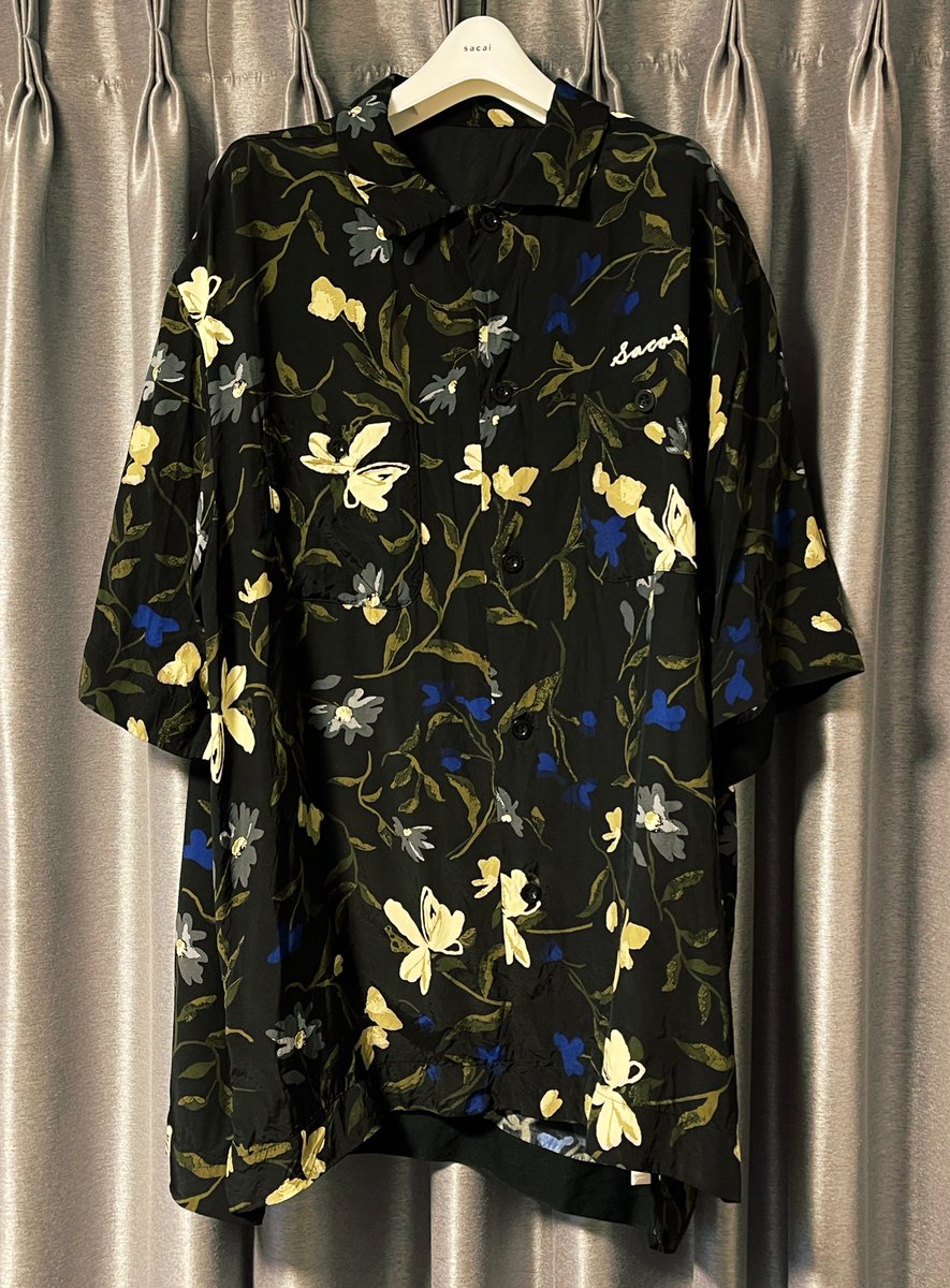 sacai Floral Print Shirt

ブラック即完で、ネイビーならあると言われ...それでもブラックを探し続けセレクトショップで買えました😇