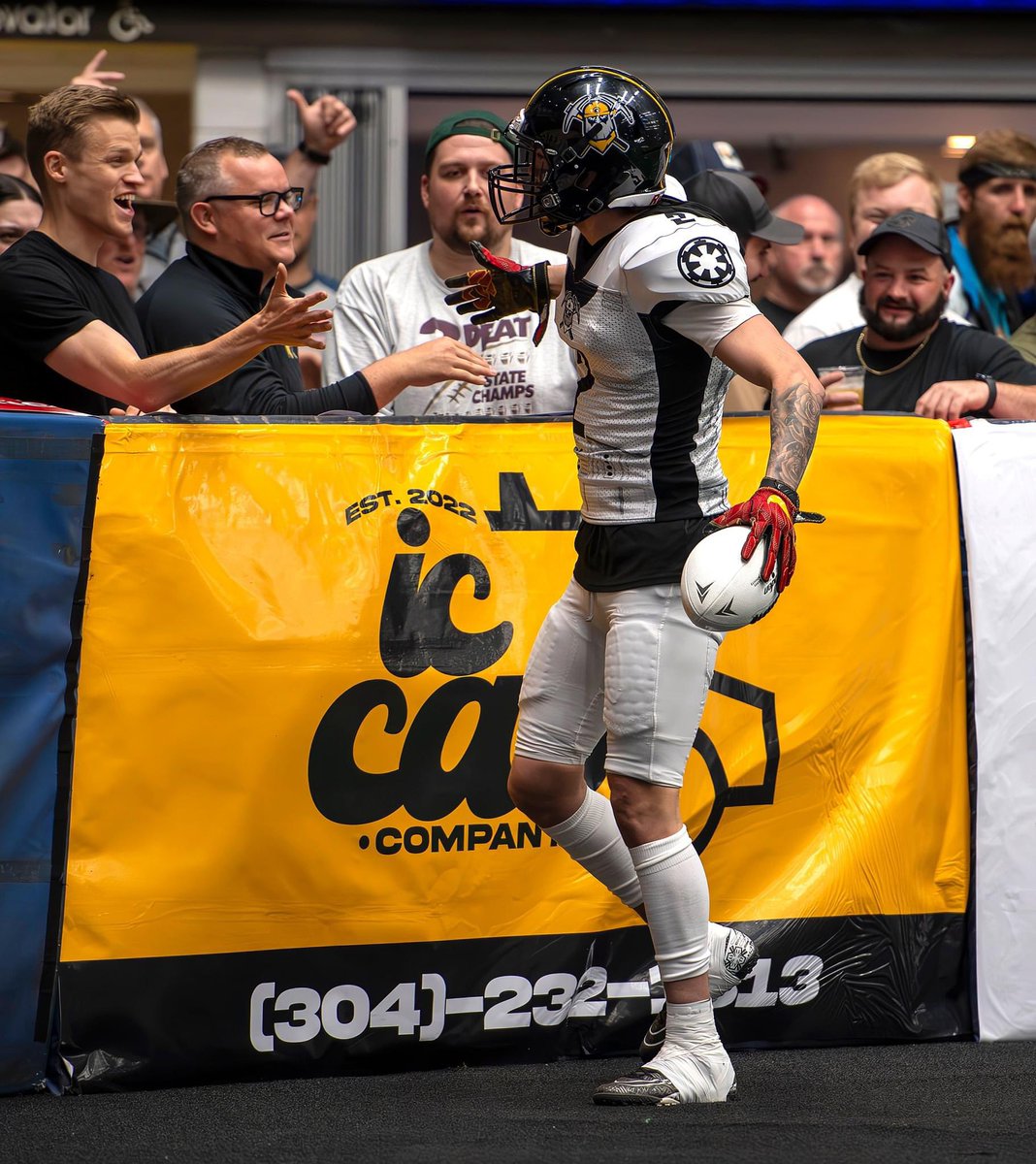 .<a href="/jeremiahxflores/">Jeremiah🏴</a> the <a href="/CitrusFootball/">Citrus College Football</a> <a href="/GO_MARAUDERS/">Central State Athletics</a> alum and current Wheeling Miners athlete went off last night. Contributing to 5 TD’s in the Miners 88-20 victory. 

Photos by Robert Ovies