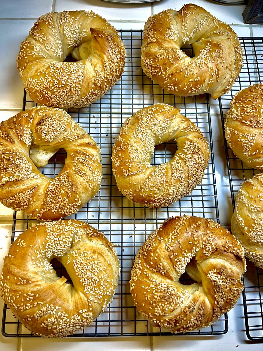 Sunday #HandRolled bagels. No two alike, made in the old way. Thread below. 👊❤️