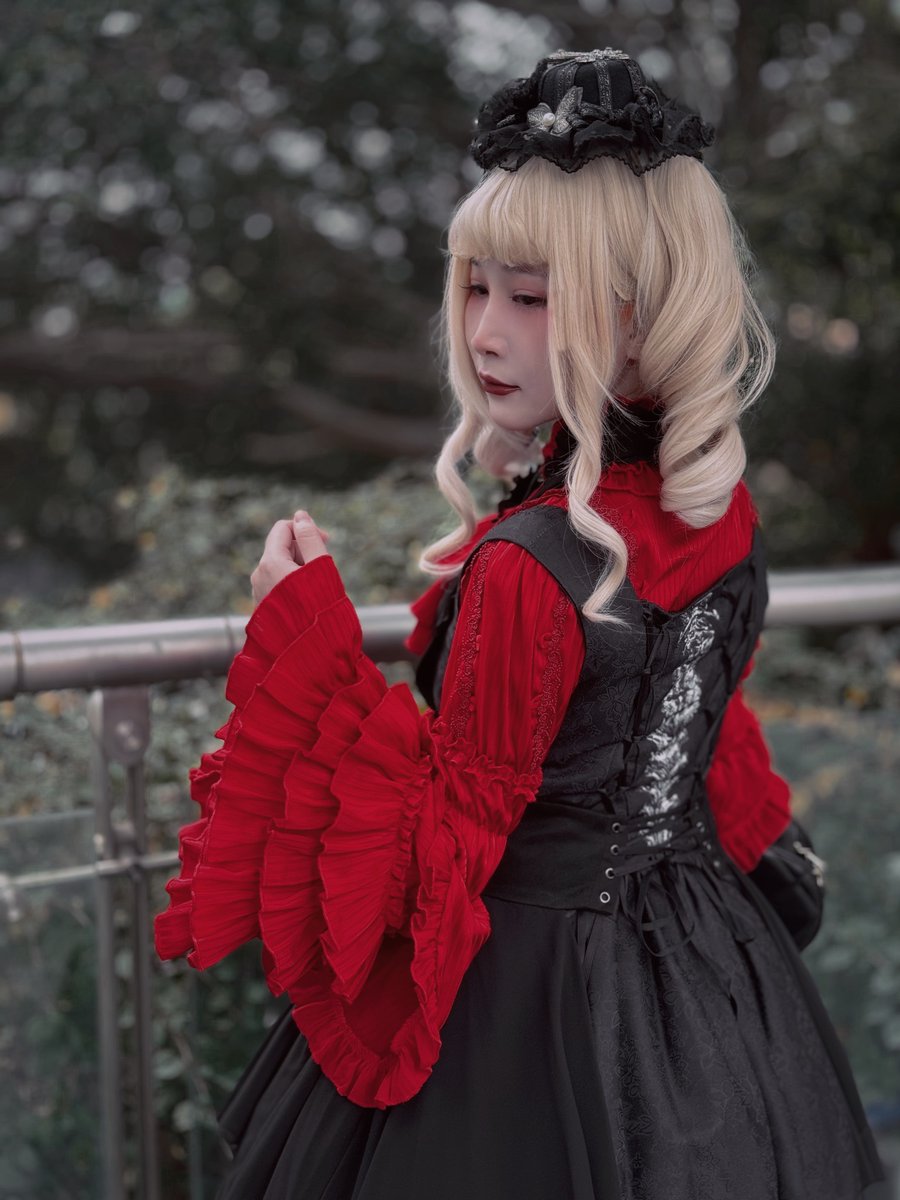 AliceAlinAl's tweet photo. 想不出什么文案 #女友 #眼镜娘 #大学生 #美女 #少女 #Lolita系 #lolita #lolitagirl #lo娘 #汉服 #自拍 #可爱 #萌妹 #公主 #三坑 #暗黑系 https://t.co/MBAIJvl4Bd