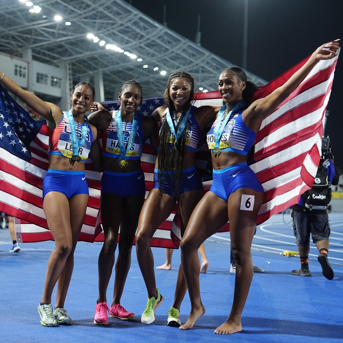 Was there ever any doubt? The US women win the 4x400m at the #WorldRelays in 3:21.70 😤