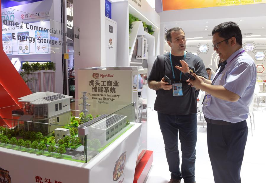 The 135th China Import and Export Fair (#CantonFair) concluded Sunday in S China's Guangzhou, with a record number of 246,000 overseas buyers, reaching export transactions of $24.7 billion offline and $3.03 billion online, up 10.7% and 33.1%, respectively, from previous session.