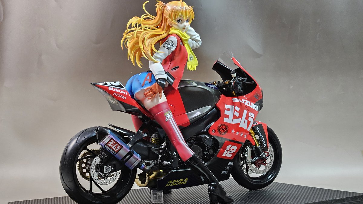 vispo 1/6 ASUKA Racing ver.Final

完成～　ホビーショーには間に合った！

2014 ヨシムラ Legend Team GSXｰR1000　replica color 
ASUKA Racing  Schwantz ver.

原型　@Vispo_katagiri様

1/6キットはボリューム満点でした。

↓以下追加画像

#バイクプラモ盛上げ隊