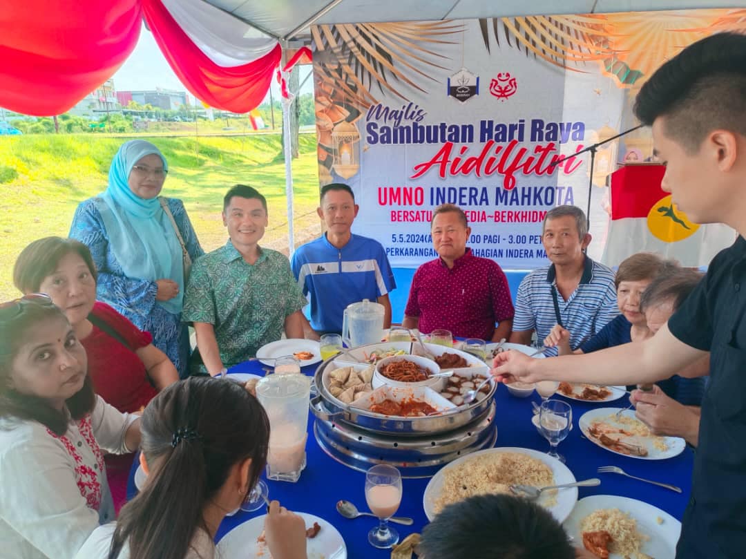 MCA telah hadir ke Majlis Sambutan #Aidilfitri UMNO Indera Mahkota semalam.

Mengambil kesempatan untuk mengeratkan hubungan antara rakan-rakan komponen #BarisanNasional.

 @umnoonline @BNrasmi #HariRaya