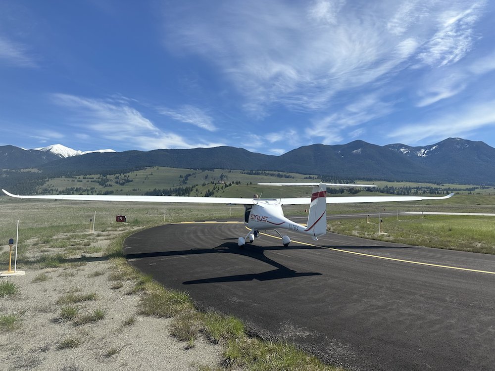 It's such an honor to see our customers take delivery of their new aircraft ✈ Please join us in congratulating Jesse on his beautiful new Textron eAviation Pipistrel Sinus Flex Max 🙌  Jesse is already in love! 😍

#pipistrel #motorglider #gliderpilots #Aviator #aviation