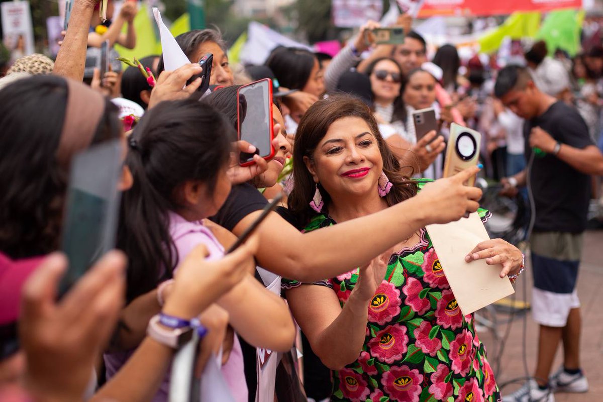 La Ciudad de México será una de las más seguras, culturales, científicas, diversas, sustentables y con mejor movilidad en el mundo. ¡Tres mujeres seguiremos transformando la Alcaldía Cuauhtémoc! @Claudiashein, @catymonreal_ y @ClaraBrugadaM. 🫶🏽 Instalaremos el doble de…